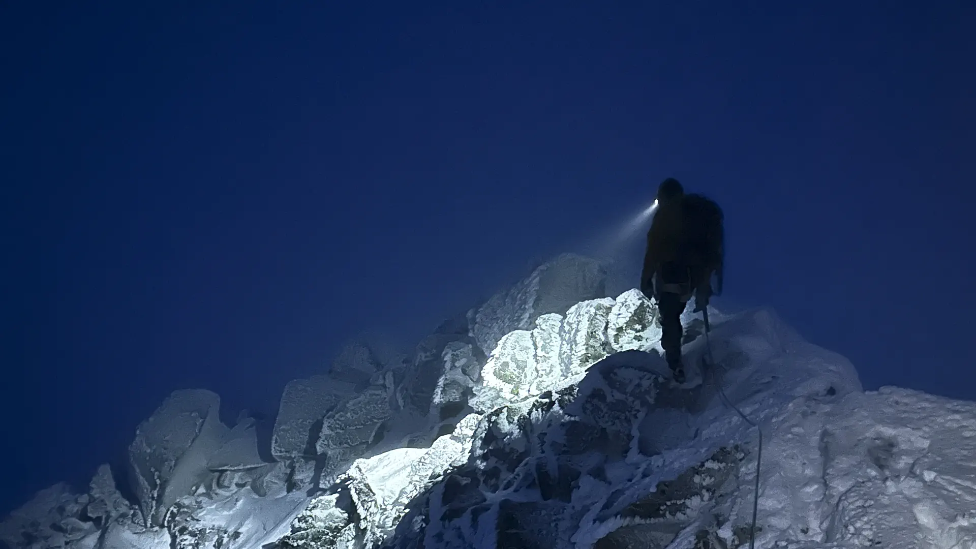 Vinternattbestigning av Store Dyrhaugstind (2147m)